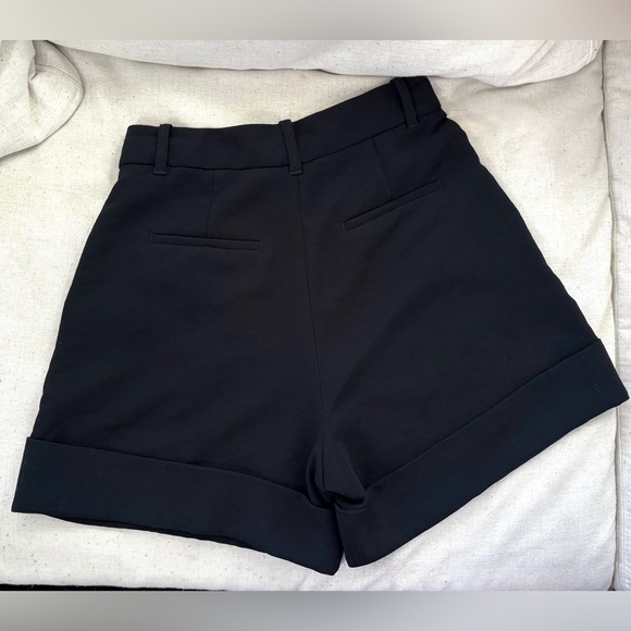 Aritiza Wilfred Labyrinth High Waisted Cuffed Shorts size 6 - Picture 6 of 6